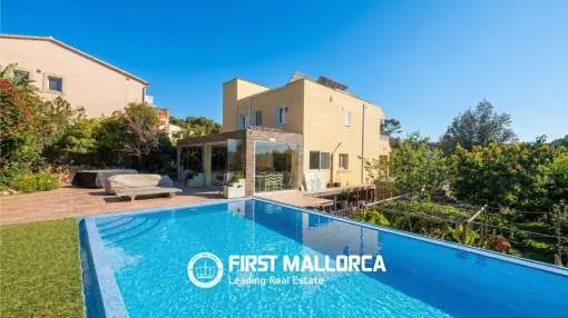 Villa mediterránea con vistas panorámicas y gran potencial