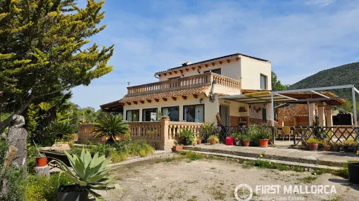 Encantadora finca en alquiler a los pies del Puig de Randa con piscina y amplio jardín