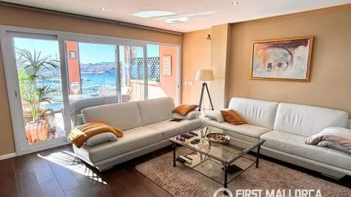 Apartamento con vistas al mar y terraza en Voraport junto a Port Adriano