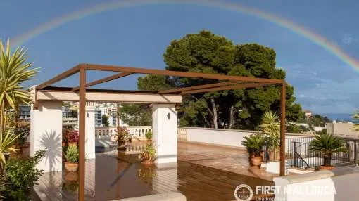 Ático elegante con gran terraza y vistas al mar en Cala Mayor