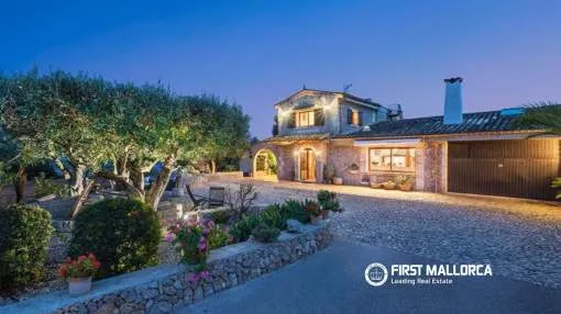 Finca mallorquina con piscina climatizada y vistas en Búger