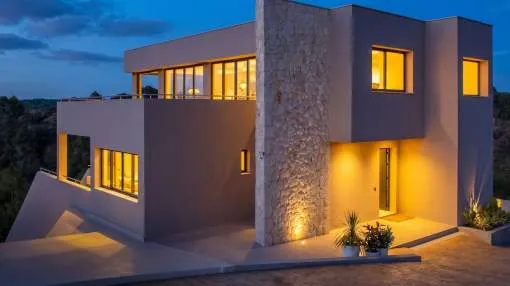 Villa de Lujo Moderna con Diseño Excepcional y Vistas Panorámicas en Son Gual