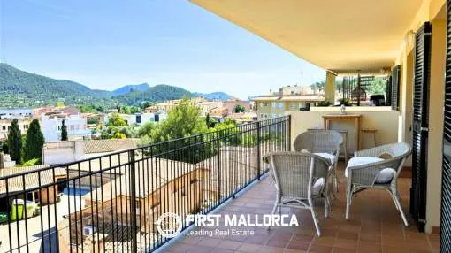 Ático elegante con amplia terraza privada en la azotea y vistas panorámicas
