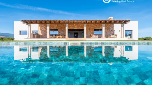 Preciosa finca de reciente construcción en el conocido pueblo de Santa María.