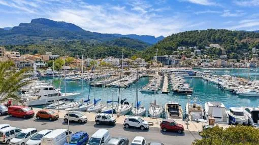 Coqueto piso con espectaculares vistas al Puerto de Sóller.