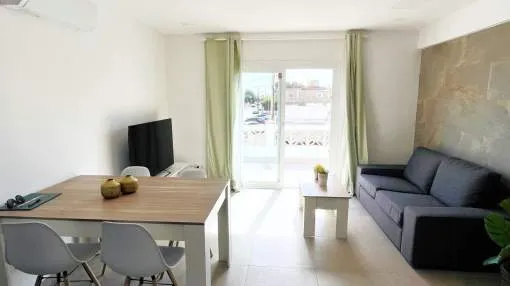 Acogedor apartamento totalmente renovado cerca del mar en Badia Gran