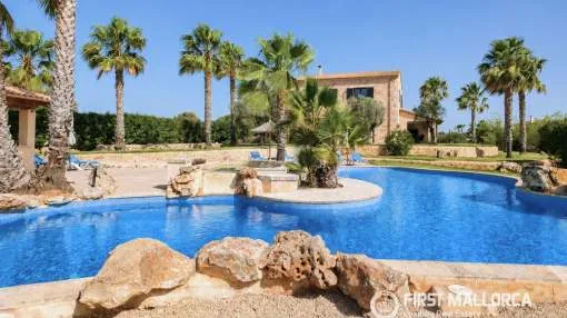 Encantadora finca completamente renovada con licencia de alquiler vacacional en una ubicación privilegiada cerca de Santanyí