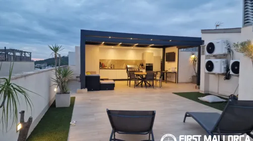 Exclusivo ático con impresionante terraza en Palma, zona colegios