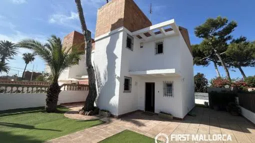 Adosado de 3 dormitorios con solárium y vistas al mar en Cala Estancia