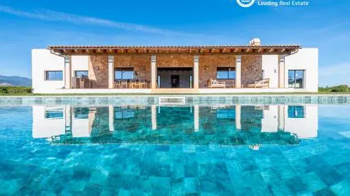 Preciosa finca de reciente construcción en el conocido pueblo de Santa María.