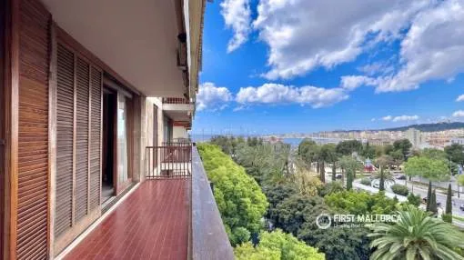 Espacioso apartamento con vistas al mar en el centro de Palma