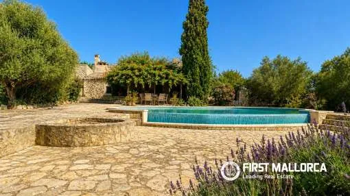Encantadora finca tradicional de piedra con licencia turística