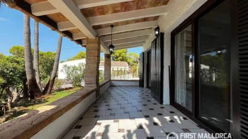 Acogedora Casa de 3 Dormitorios con Jardín, Terrazas y Chimenea en Costa de la Calma