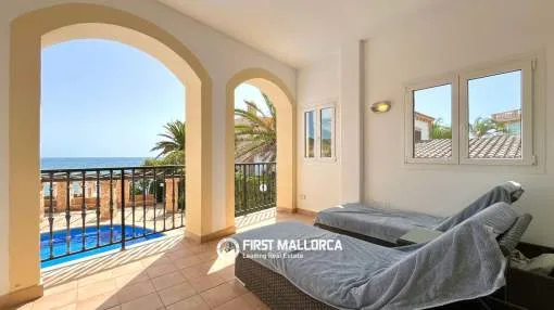 Amplio apartamento en planta baja con vistas al mar en Port Verd