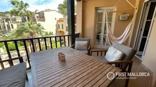 El apartamento ideal como segunda residencia en Bendinat, con exclusivas zonas de relax y piscina climatizada junto al campo de golf.