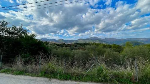 Parcela excepcional con vistas a la montaña en Campanet, Mallorca