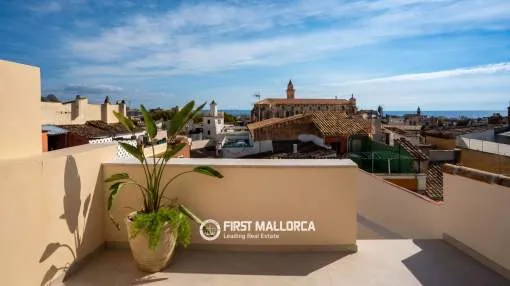 Elegante casa de pueblo histórica reformada con terraza privada en el casco antiguo de Palma