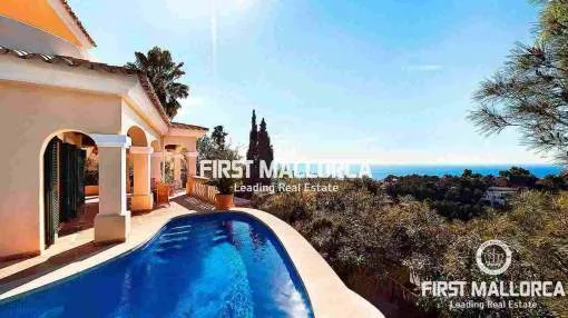 Atractiva villa con vistas panorámicas al mar en comunidad tranquila
