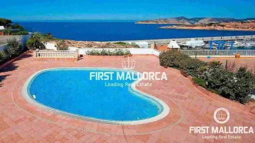 Villa en 1ª línea con hermosas vistas al mar. Ideal para una reforma!