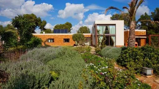 Excelente villa rodeada de un precioso jardín cerca de Santa Ponsa Golf Excelente villa rodeada de un precioso jardín cerca de Santa Ponsa Golf