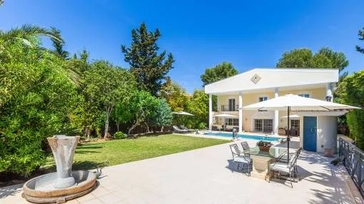 Villa de alta calidad con carácter y un ambiente soleado