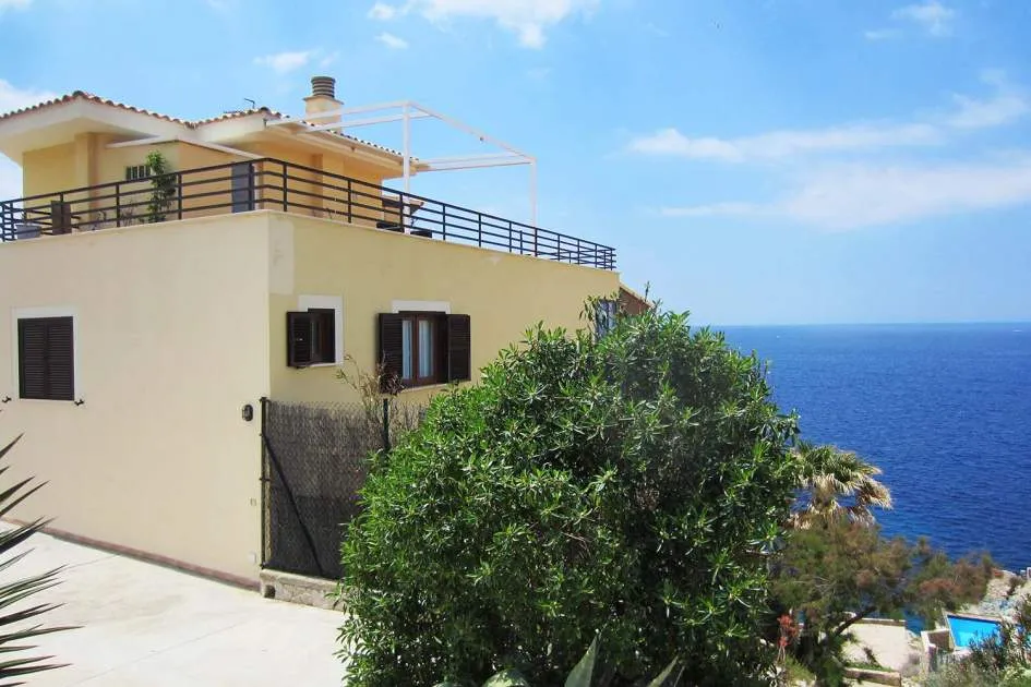 Apartamento de 3 dormitorios en 1ª línea de mar en alquiler