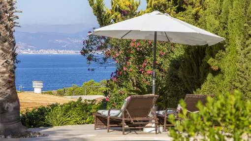 Villa con hermosas vistas al mar y acceso directo al mar