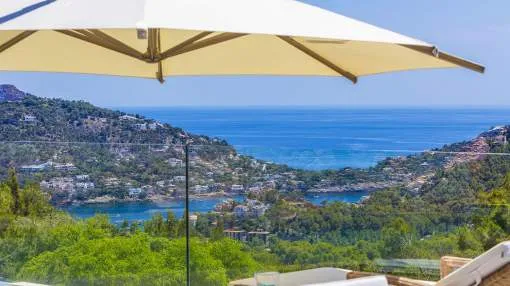 Mont Port: Villa de lujo de nueva construcción con vistas al mar y panorámicas