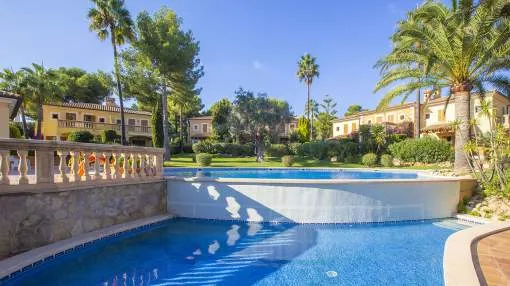 Encantadora casa adosada en exclusivo complejo residencial estilo mediterráneo