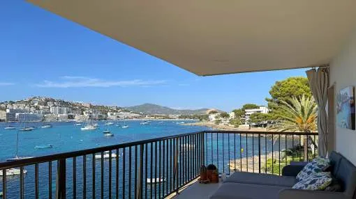 Soleado piso en primera línea de mar con espectaculares vistas