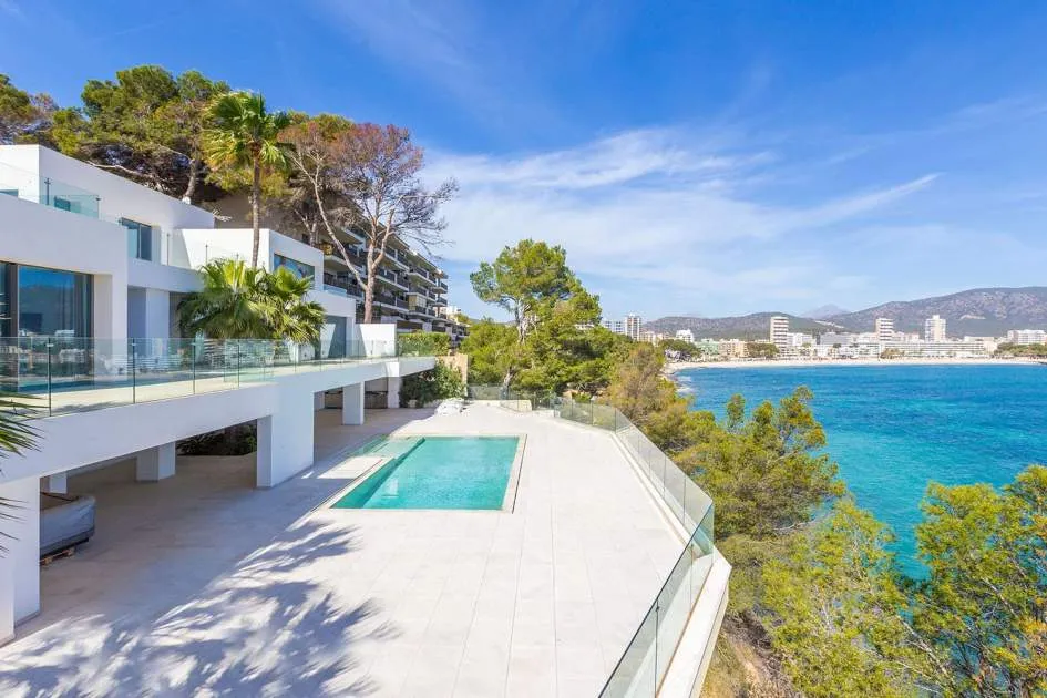 Espectacular chalet directamente en la costa con el mejor equipamiento y acceso al mar