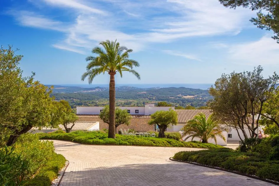Moderna casa de campo en urbanización rural de lujo