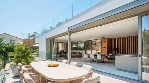 Chalet moderno de nueva construcción con planta de bienestar