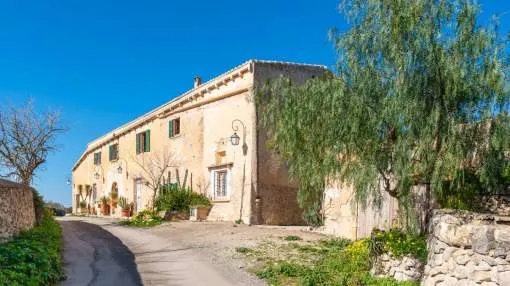 Finca idílica con encanto, piscina y vistas impresionantes a Sant Salvador cerca de