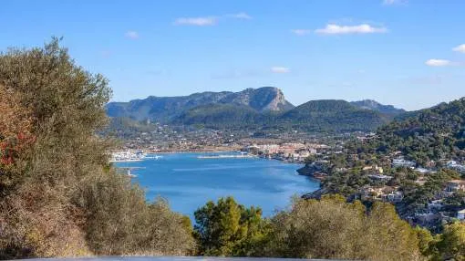 La Mola: Villa mediterránea con preciosas vistas al puerto y al mar