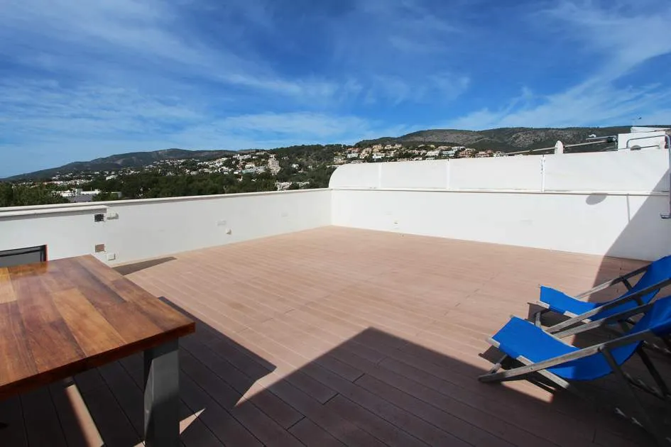 Ático de 2 dormitorios en residencial de lujo junto al campo de golf en alquiler
