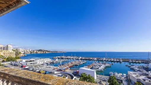 Adosado mediterráneo con vistas al mar y puerto cercano a Palma