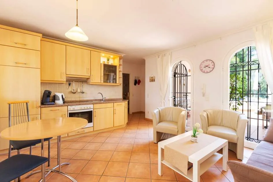 Apartamento con jardín y estudio para invitados en bonita residencia mediterránea