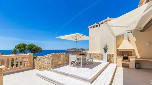Exclusivo ático dúplex en un complejo en primera línea de mar
