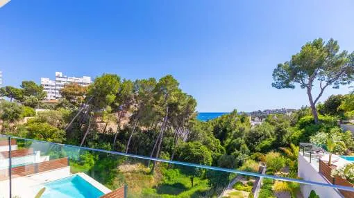 Elegante villa de nueva construcción con interior moderno y vistas al mar