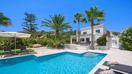 Elegante villa reformada con vistas al puerto y licencia de alquiler vacacional
