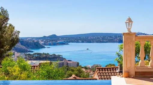 Exclusiva villa mediterránea con vistas al mar y a las islas Malgrats