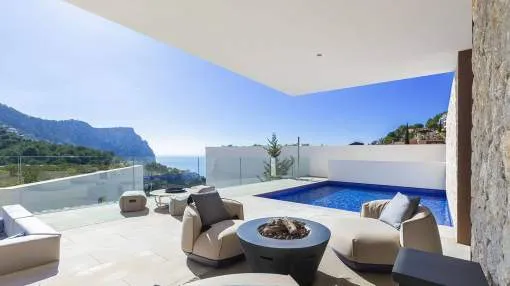 Exclusiva villa con vistas al mar y piscina privada en residencia de lujo