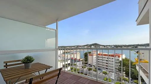 Apartamento reformado con vistas al mar en el centro
