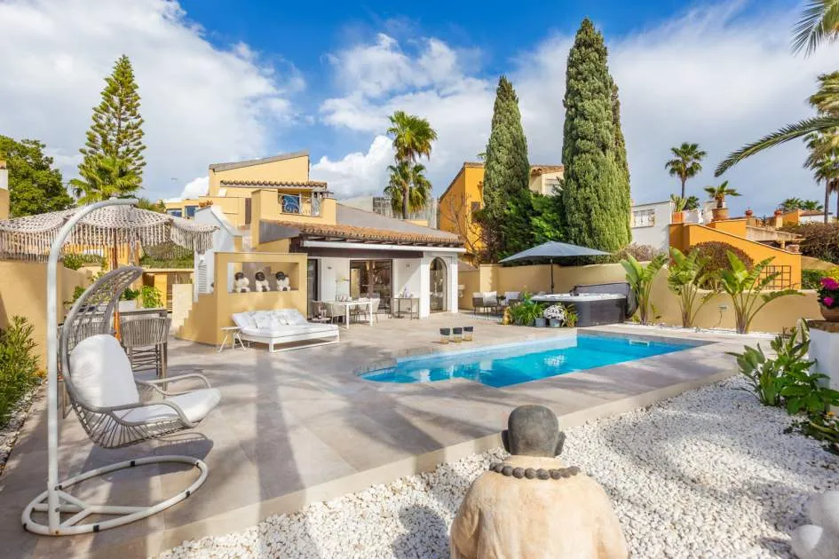 Casa modernizada con piscina privada, jacuzzi y sauna