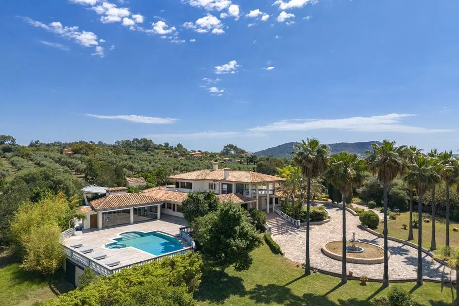 Hermosa propiedad en las afueras de