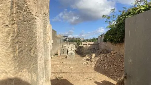Parcela urbana edificable con proyecto para vivienda plurifamiliar de 2 viviendas y garaje