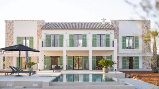 Finca de nueva construcción en Santanyí con interiorismo moderno y mobiliario de lujo