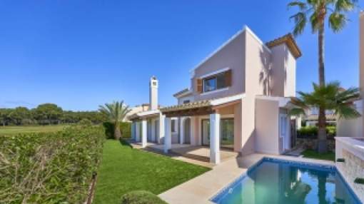 Villa independiente con jardín privado y piscina en Santa Ponsa Nova